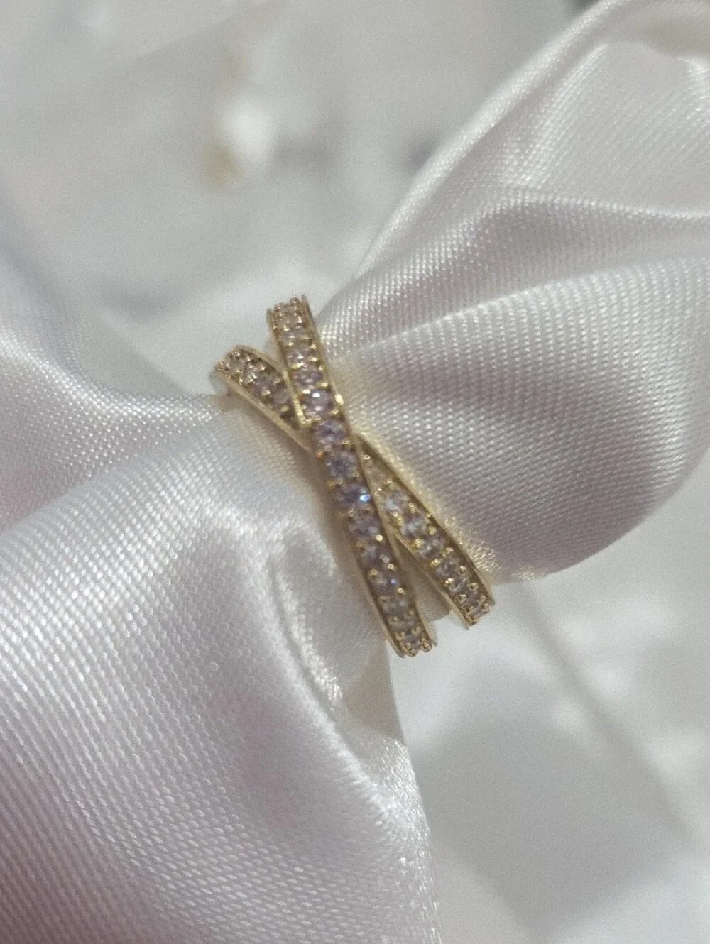 18K Laminated Elegant Gold Crisscross Pave Ring with Clear Stones Size 7.5